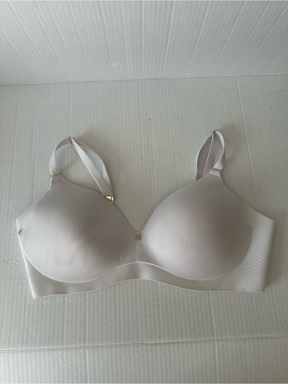 Honeylove CloudEmbrace Bra 36C Sand Beige Wireless Padded T-Shirt Smoothing